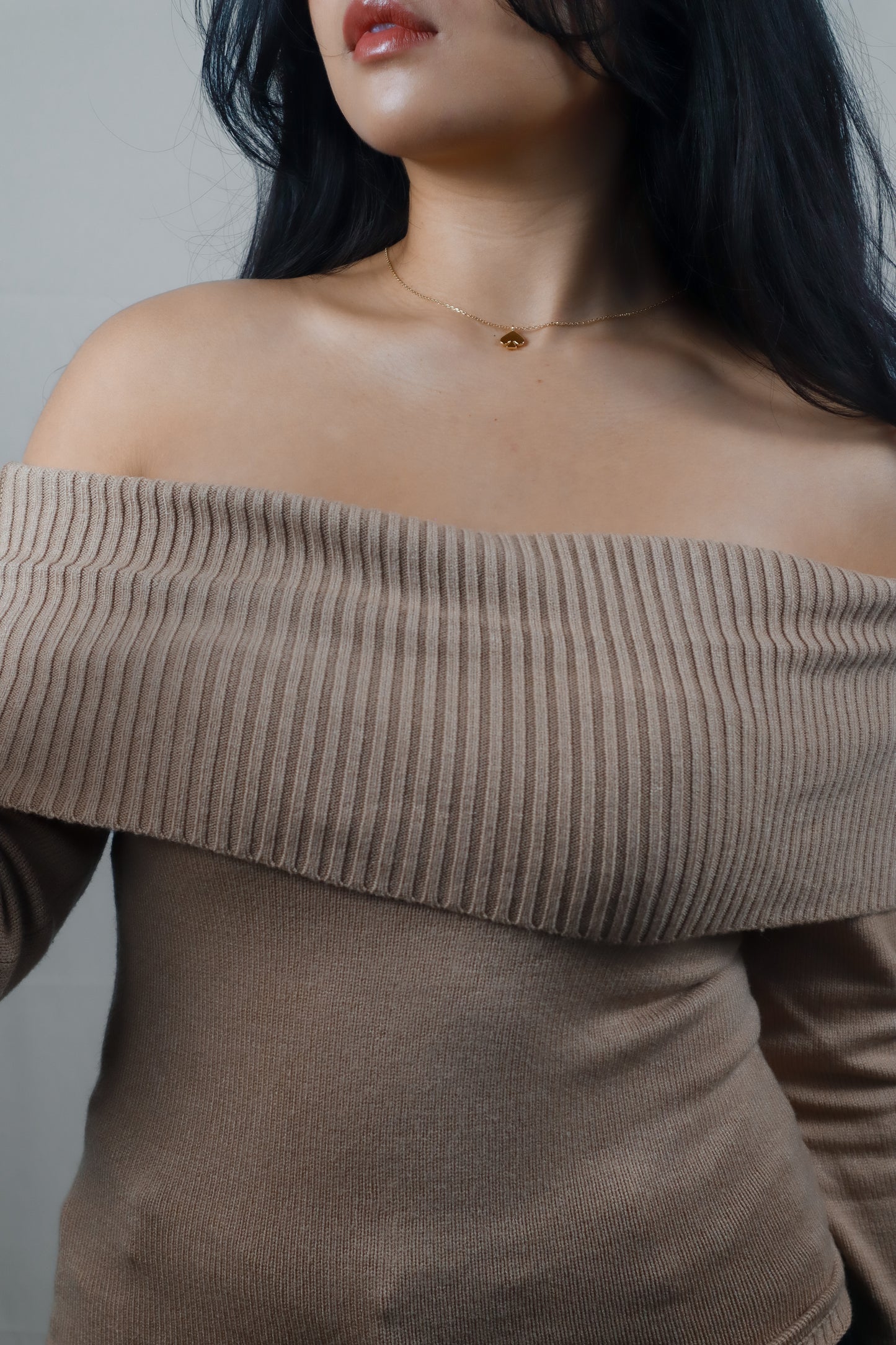 Phase Off-Shoulder Knit Top