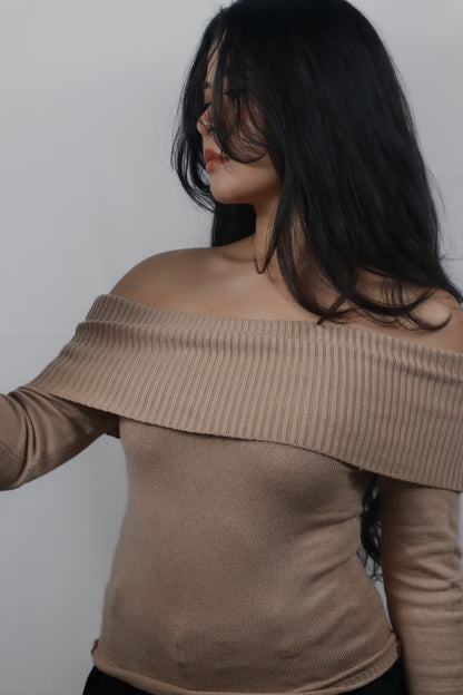 Phase Off-Shoulder Knit Top